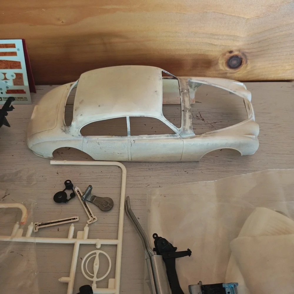 Jaguar MK II Saloon Plastic Model Kit Tamiya 1/24 Scale Open Box Incomplete